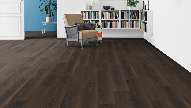 Ламинат Haro Tritty 100 дуб дымчатый агатовый 526669 фото в интерьере